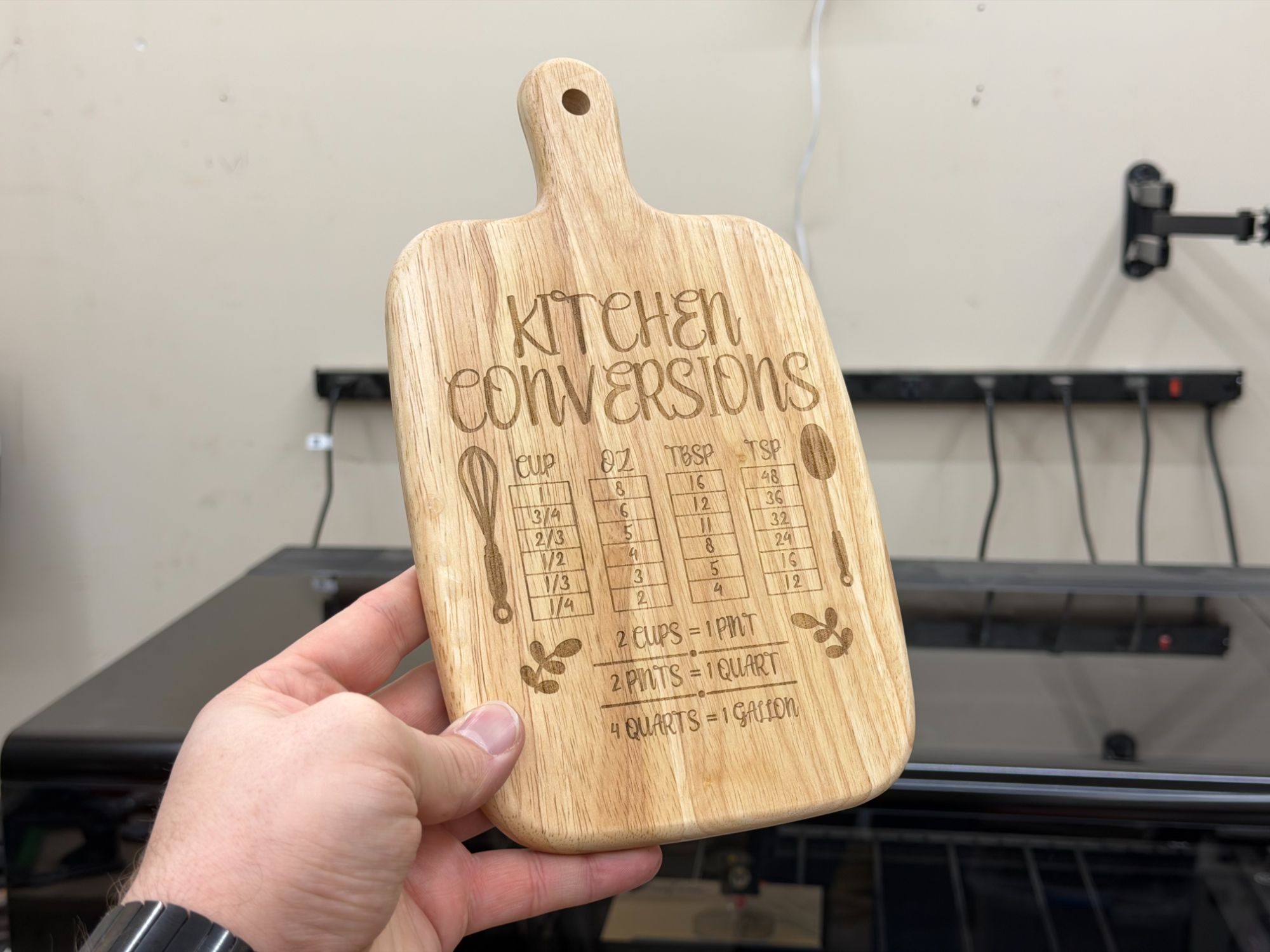 Small Cutting Board with Handle - Acacia